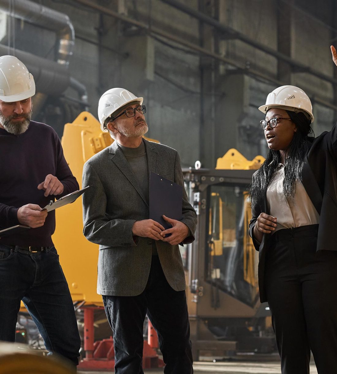 businesswoman-presenting-the-equipment-to-colleagu-2022-03-29-23-49-26-utc.jpg